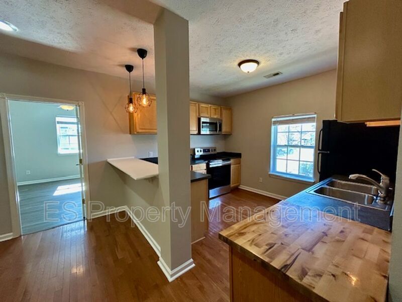 Beautiful 2 Bedroom 1 Bathroom Upper Unit in Fountain Square property image