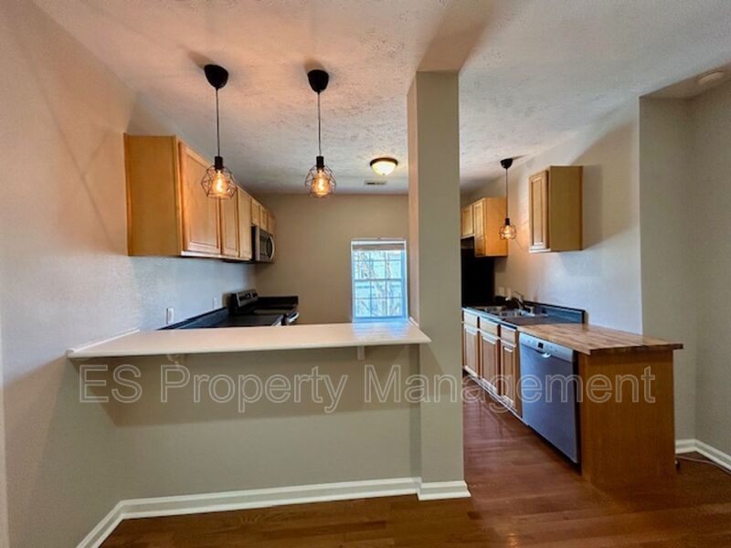 Beautiful 2 Bedroom 1 Bathroom Upper Unit in Fountain Square property image