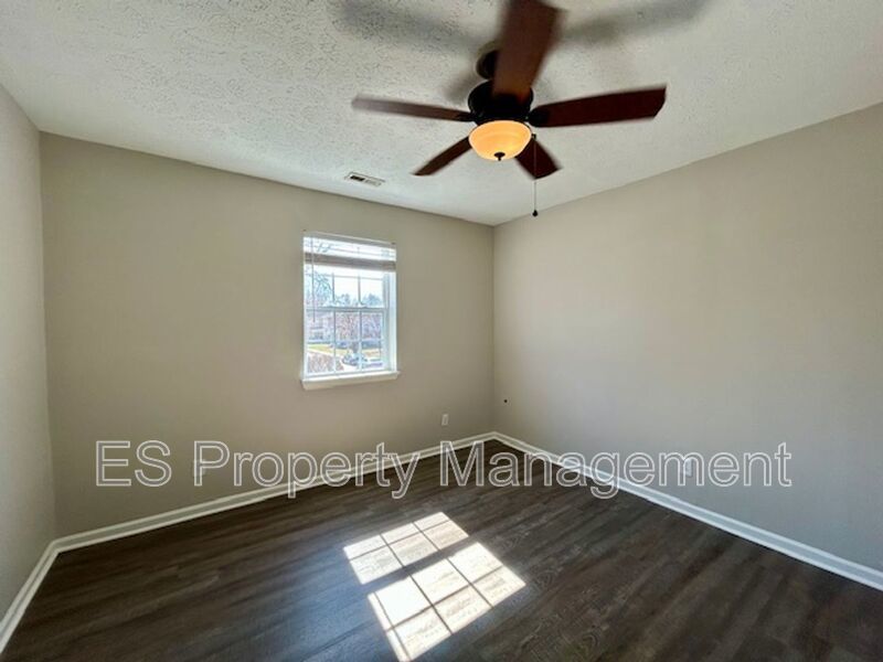 Beautiful 2 Bedroom 1 Bathroom Upper Unit in Fountain Square property image