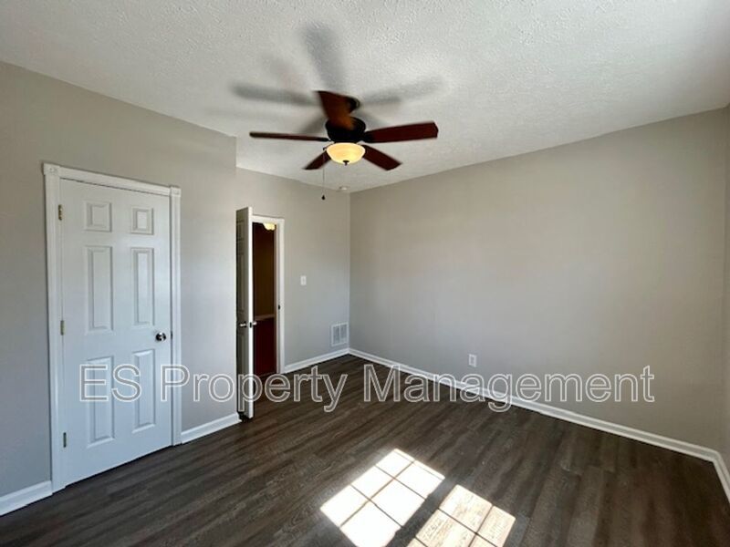 Beautiful 2 Bedroom 1 Bathroom Upper Unit in Fountain Square property image