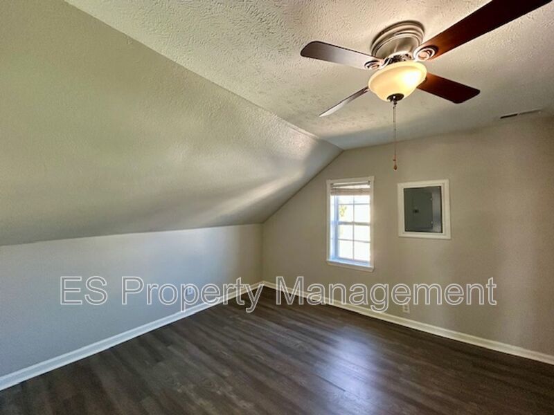 Beautiful 2 Bedroom 1 Bathroom Upper Unit in Fountain Square property image