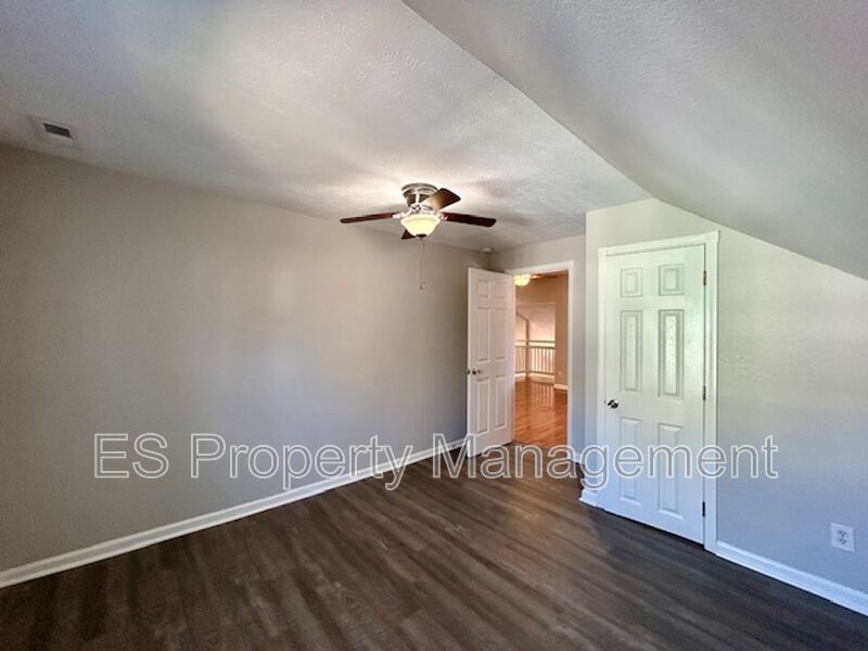 Beautiful 2 Bedroom 1 Bathroom Upper Unit in Fountain Square property image