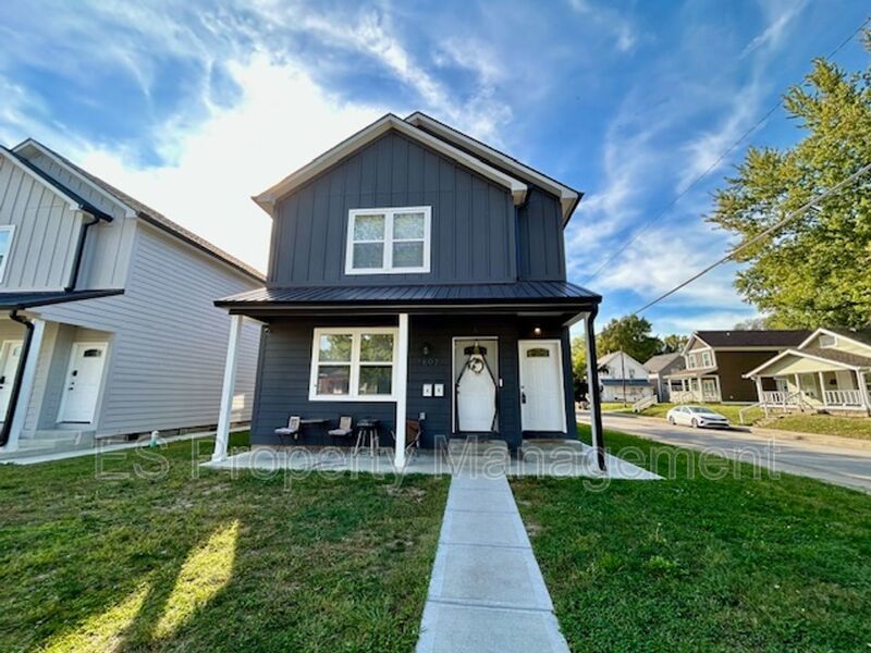 **SPECIAL** $250 OFF 2ND MONTH'S RENT** 3 Bedroom 2 Bath Duplex in the Heart of Indianapolis property image