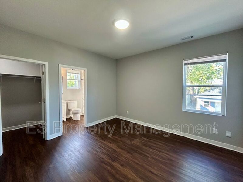 **SPECIAL** $250 OFF 2ND MONTH'S RENT** 3 Bedroom 2 Bath Duplex in the Heart of Indianapolis property image