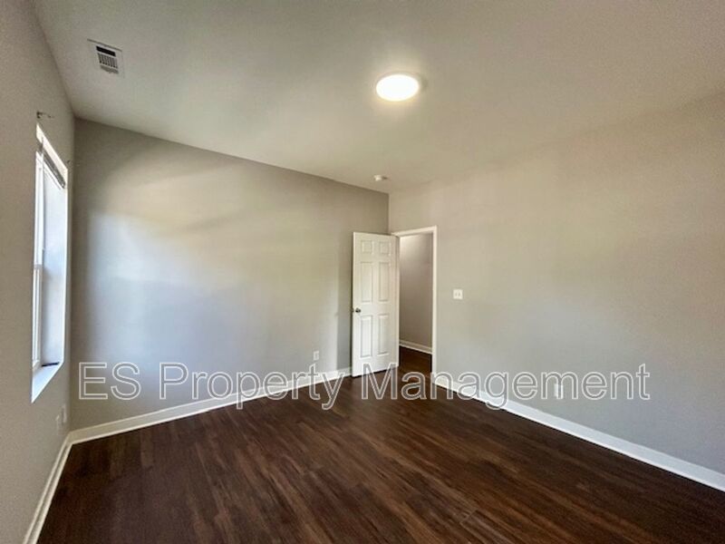 **SPECIAL** $250 OFF 2ND MONTH'S RENT** 3 Bedroom 2 Bath Duplex in the Heart of Indianapolis property image