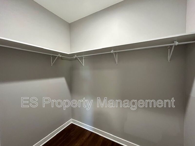 **SPECIAL** $250 OFF 2ND MONTH'S RENT** 3 Bedroom 2 Bath Duplex in the Heart of Indianapolis property image