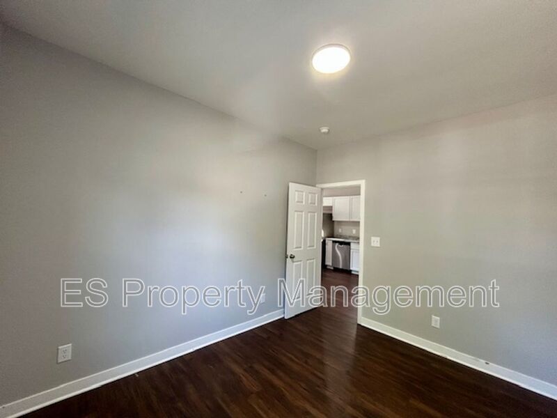 **SPECIAL** $250 OFF 2ND MONTH'S RENT** 3 Bedroom 2 Bath Duplex in the Heart of Indianapolis property image