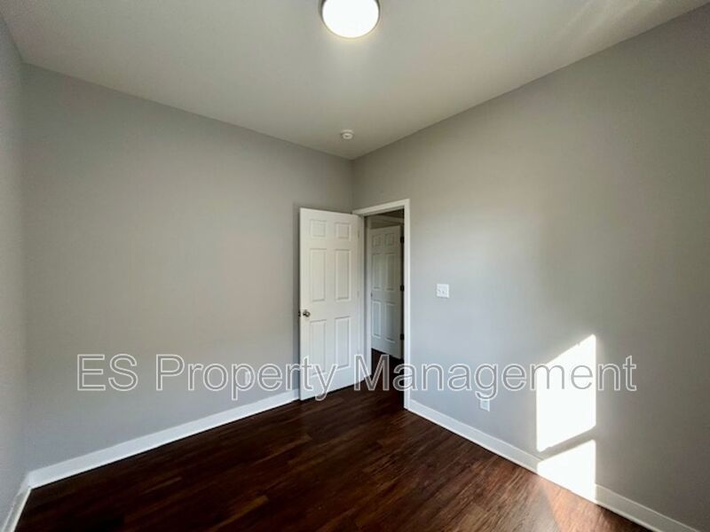 **SPECIAL** $250 OFF 2ND MONTH'S RENT** 3 Bedroom 2 Bath Duplex in the Heart of Indianapolis property image