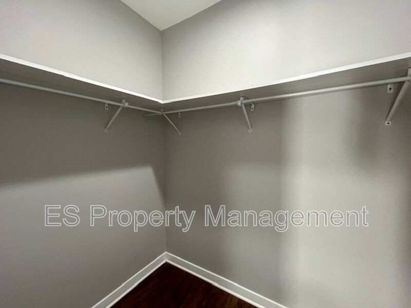 **SPECIAL** $250 OFF 2ND MONTH'S RENT** 3 Bedroom 2 Bath Duplex in the Heart of Indianapolis property image