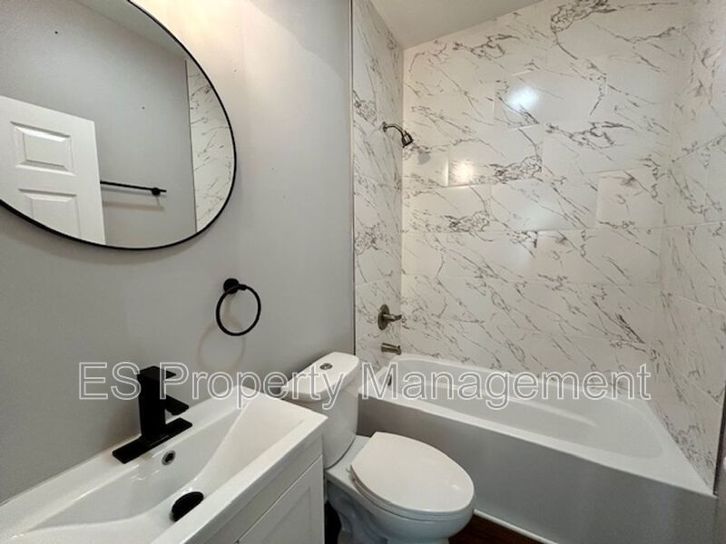 **SPECIAL** $250 OFF 2ND MONTH'S RENT** 3 Bedroom 2 Bath Duplex in the Heart of Indianapolis property image