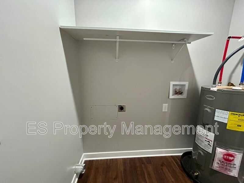 **SPECIAL** $250 OFF 2ND MONTH'S RENT** 3 Bedroom 2 Bath Duplex in the Heart of Indianapolis property image