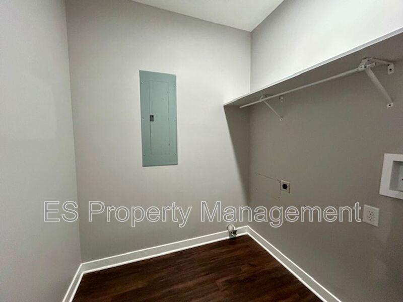 **SPECIAL** $250 OFF 2ND MONTH'S RENT** 3 Bedroom 2 Bath Duplex in the Heart of Indianapolis property image