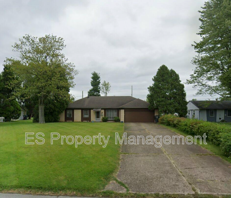 Beautifully Renovated 3 Bedroom 1.5 Bathroom with Large Yard in New Whiteland property image