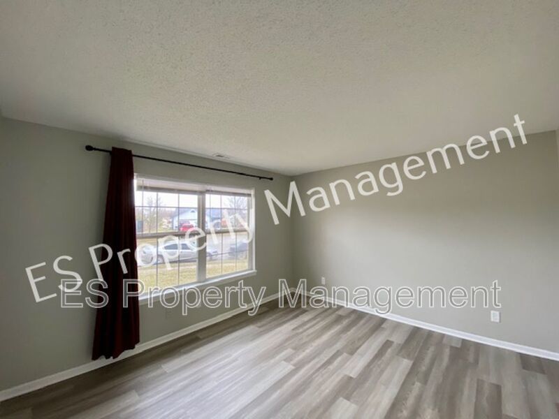 Stunning 3 Bedroom 2 Bath in SouthWest River Run Neighborhood! property image