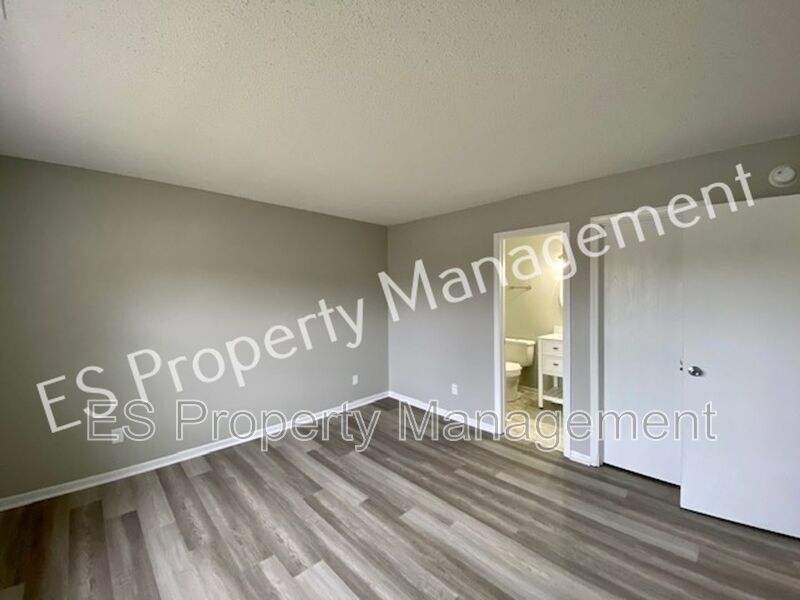 Stunning 3 Bedroom 2 Bath in SouthWest River Run Neighborhood! property image