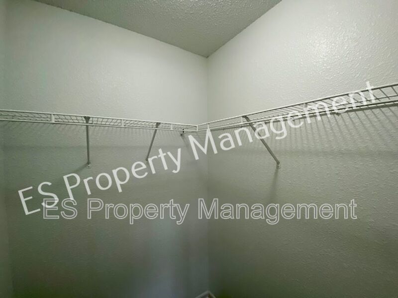 Stunning 3 Bedroom 2 Bath in SouthWest River Run Neighborhood! property image