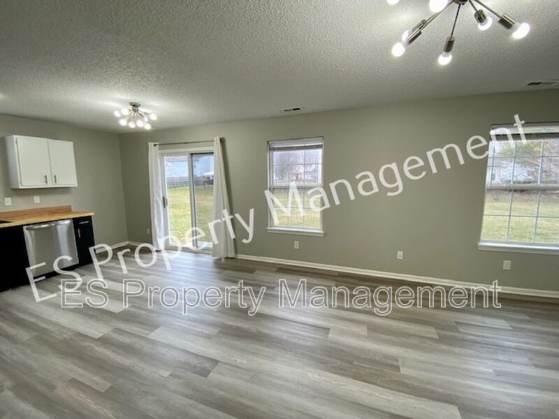 Stunning 3 Bedroom 2 Bath in SouthWest River Run Neighborhood! property image