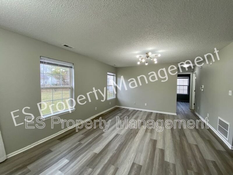 Stunning 3 Bedroom 2 Bath in SouthWest River Run Neighborhood! property image