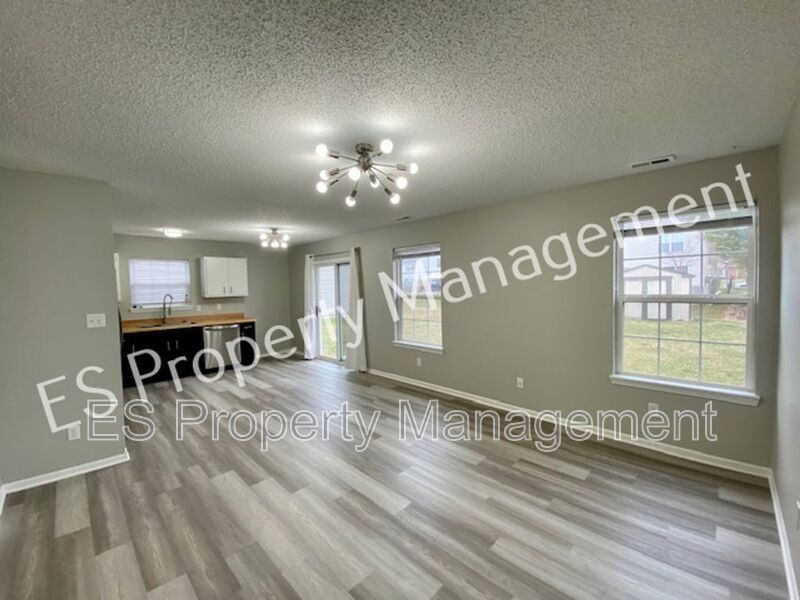 Stunning 3 Bedroom 2 Bath in SouthWest River Run Neighborhood! property image
