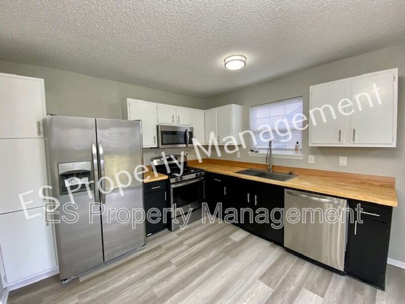 Stunning 3 Bedroom 2 Bath in SouthWest River Run Neighborhood! property image