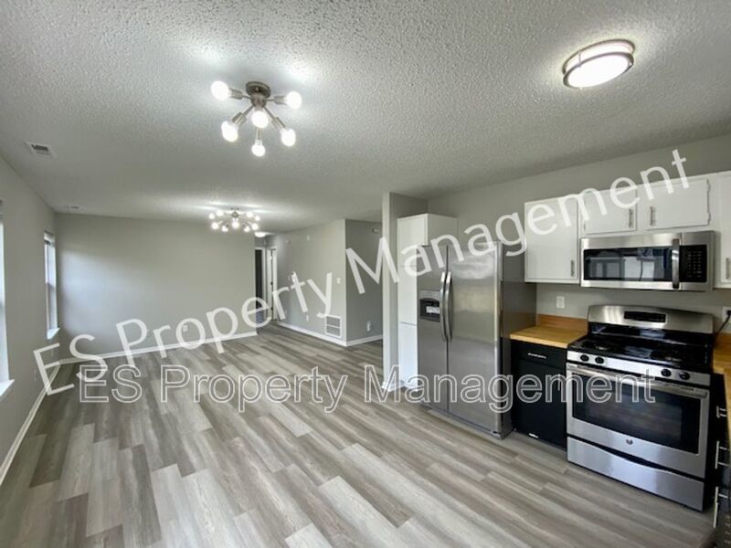 Stunning 3 Bedroom 2 Bath in SouthWest River Run Neighborhood! property image