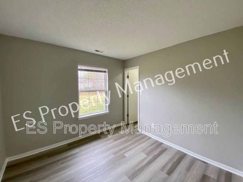 Stunning 3 Bedroom 2 Bath in SouthWest River Run Neighborhood! property image
