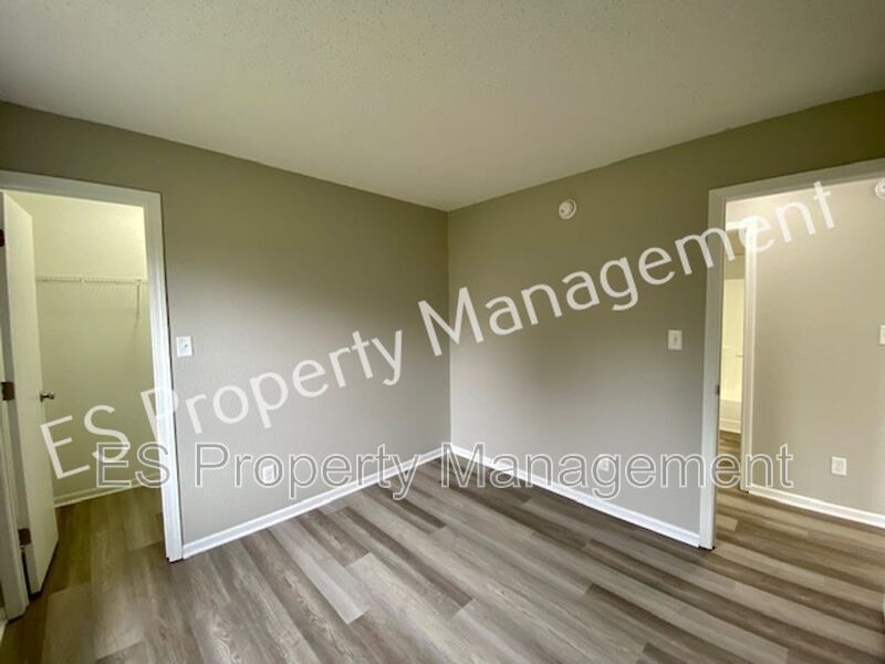 Stunning 3 Bedroom 2 Bath in SouthWest River Run Neighborhood! property image