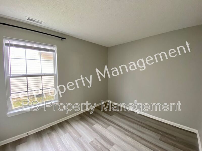 Stunning 3 Bedroom 2 Bath in SouthWest River Run Neighborhood! property image