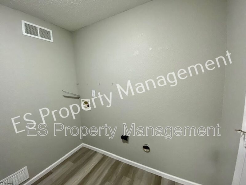 Stunning 3 Bedroom 2 Bath in SouthWest River Run Neighborhood! property image