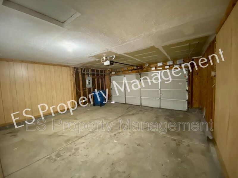 Stunning 3 Bedroom 2 Bath in SouthWest River Run Neighborhood! property image