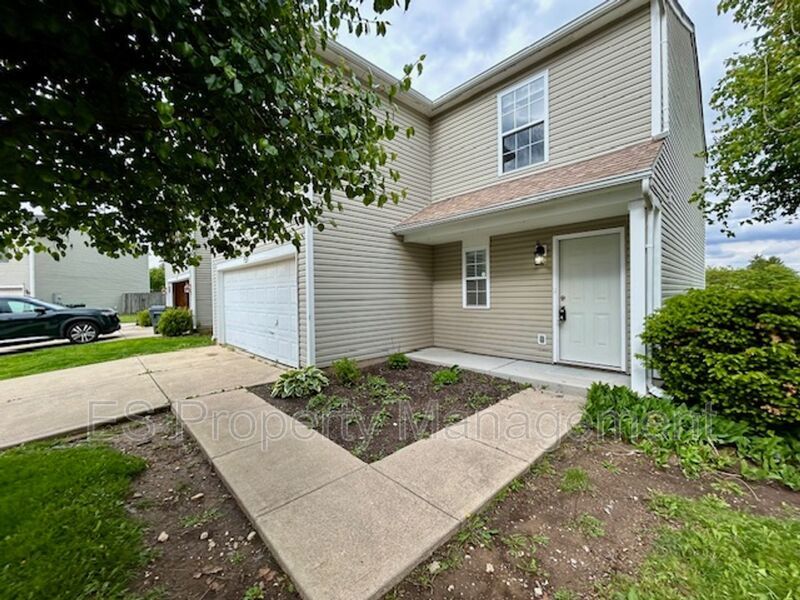 STUNNING 3 bedroom, 2.5 Bath Home in Greenwood- Johnson County property image