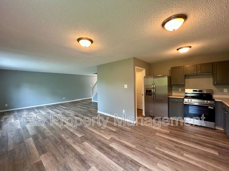 STUNNING 3 bedroom, 2.5 Bath Home in Greenwood- Johnson County property image