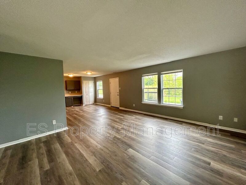 STUNNING 3 bedroom, 2.5 Bath Home in Greenwood- Johnson County property image