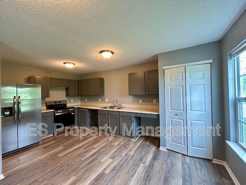 STUNNING 3 bedroom, 2.5 Bath Home in Greenwood- Johnson County property image