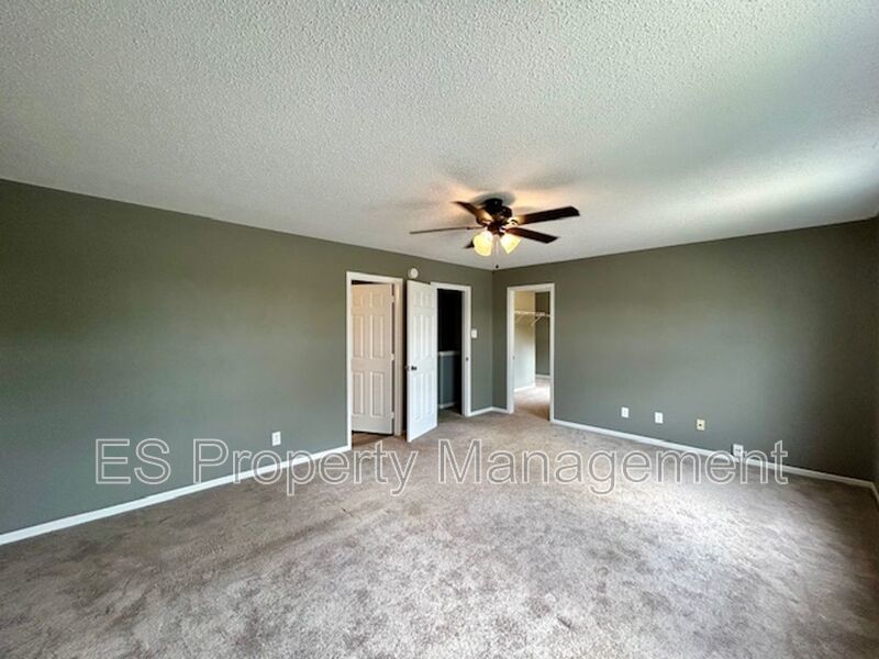 STUNNING 3 bedroom, 2.5 Bath Home in Greenwood- Johnson County property image