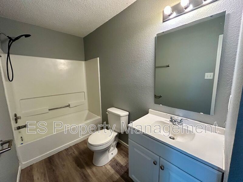 STUNNING 3 bedroom, 2.5 Bath Home in Greenwood- Johnson County property image