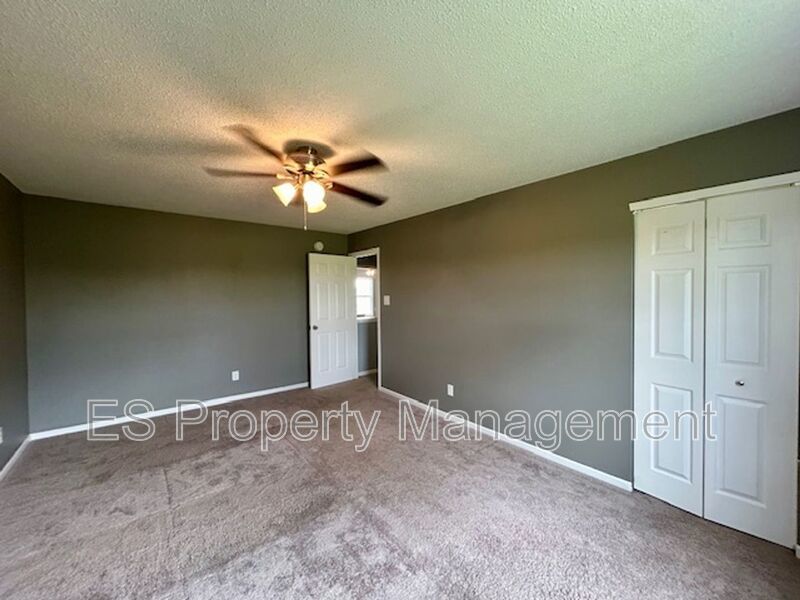 STUNNING 3 bedroom, 2.5 Bath Home in Greenwood- Johnson County property image