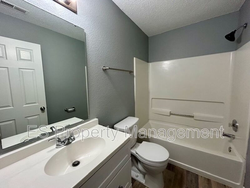 STUNNING 3 bedroom, 2.5 Bath Home in Greenwood- Johnson County property image