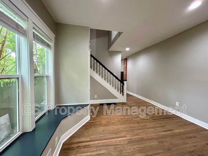 Renovated 2 Bed/ 1.5 Bath 2 Story Duplex in Tuxedo Park! property image