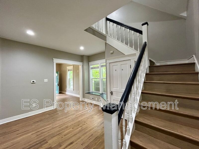 Renovated 2 Bed/ 1.5 Bath 2 Story Duplex in Tuxedo Park! property image
