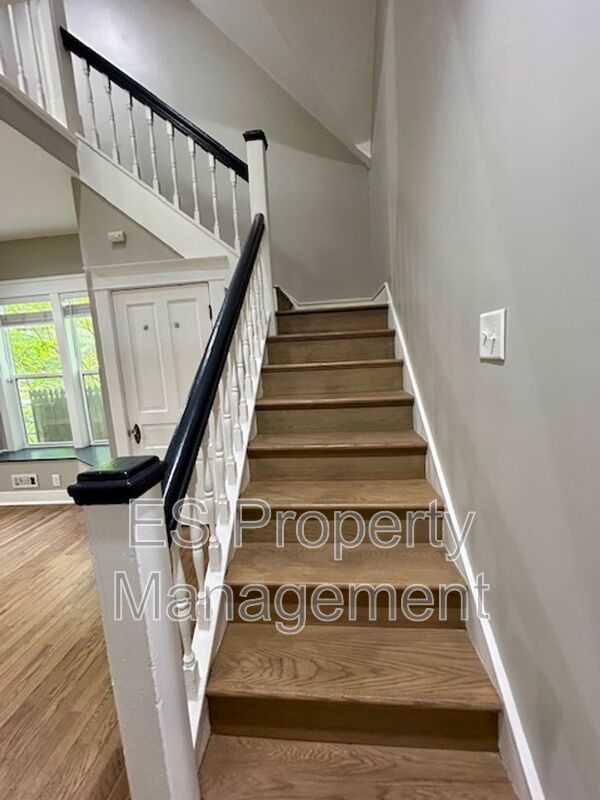 Renovated 2 Bed/ 1.5 Bath 2 Story Duplex in Tuxedo Park! property image