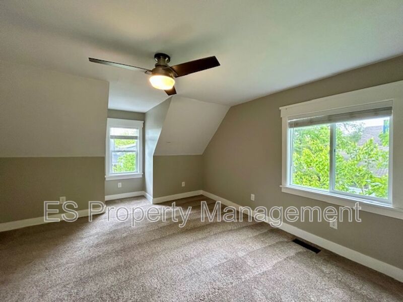 Renovated 2 Bed/ 1.5 Bath 2 Story Duplex in Tuxedo Park! property image