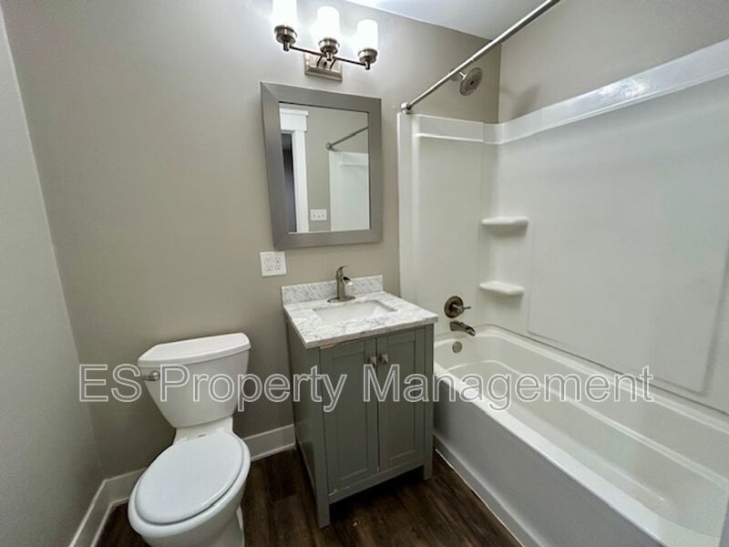Renovated 2 Bed/ 1.5 Bath 2 Story Duplex in Tuxedo Park! property image
