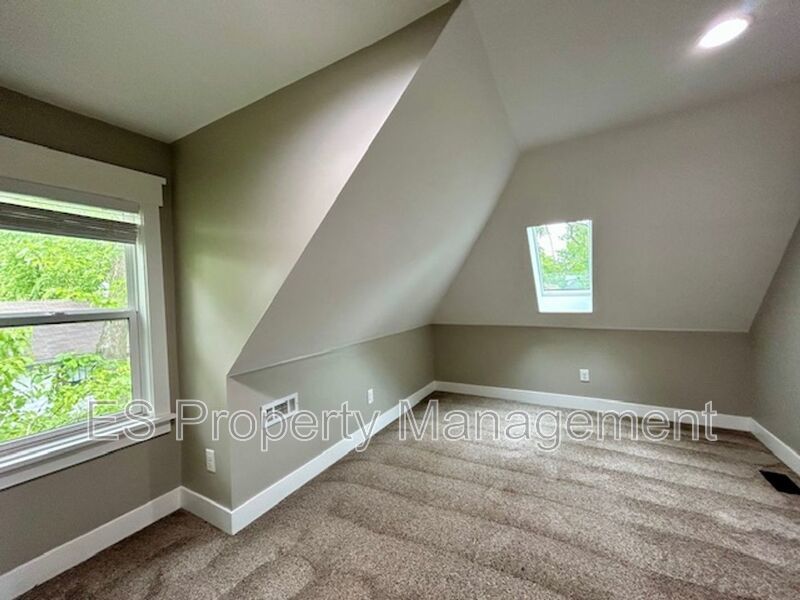Renovated 2 Bed/ 1.5 Bath 2 Story Duplex in Tuxedo Park! property image