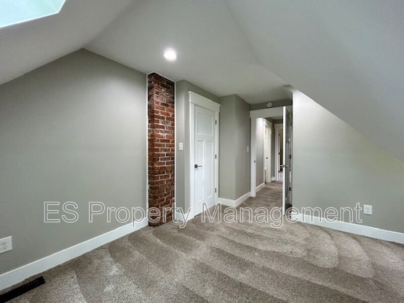 Renovated 2 Bed/ 1.5 Bath 2 Story Duplex in Tuxedo Park! property image