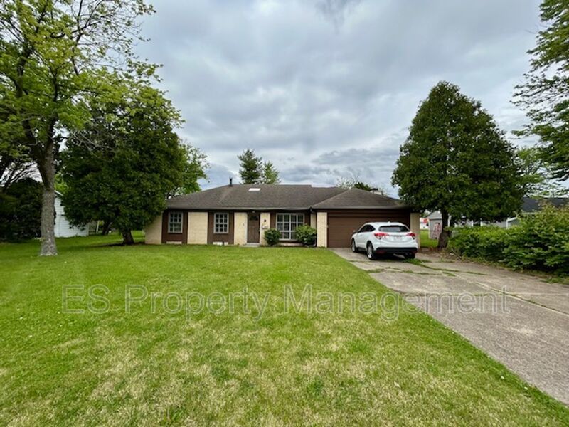 Beautifully Renovated 3 Bedroom 1.5 Bathroom with Large Yard in New Whiteland property image