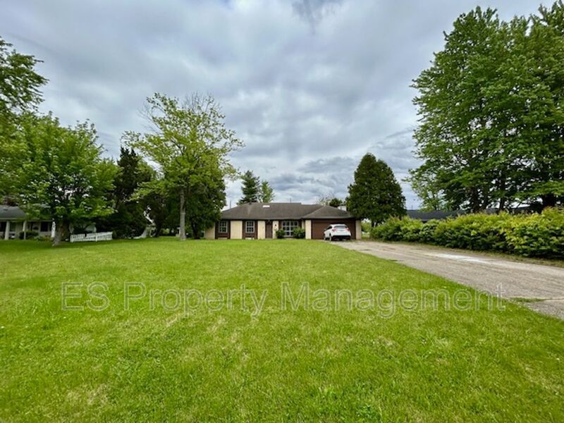 Beautifully Renovated 3 Bedroom 1.5 Bathroom with Large Yard in New Whiteland property image