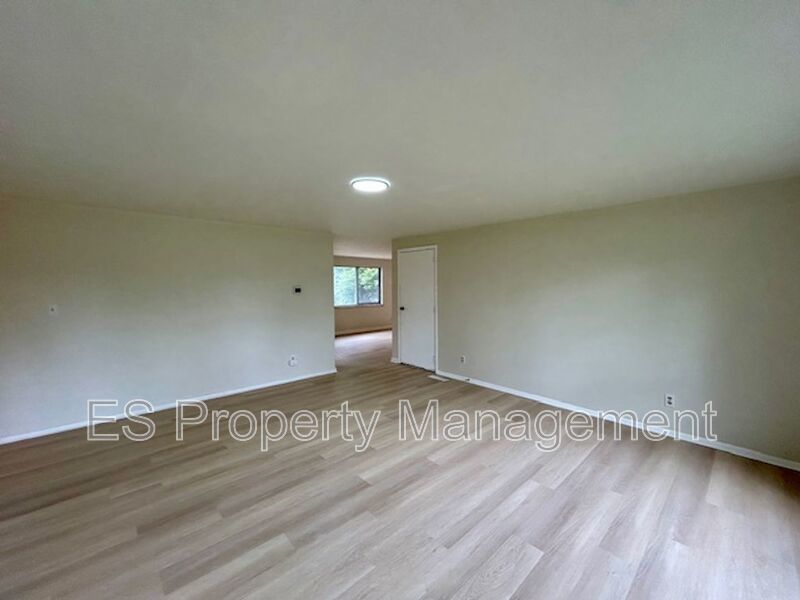 Beautifully Renovated 3 Bedroom 1.5 Bathroom with Large Yard in New Whiteland property image