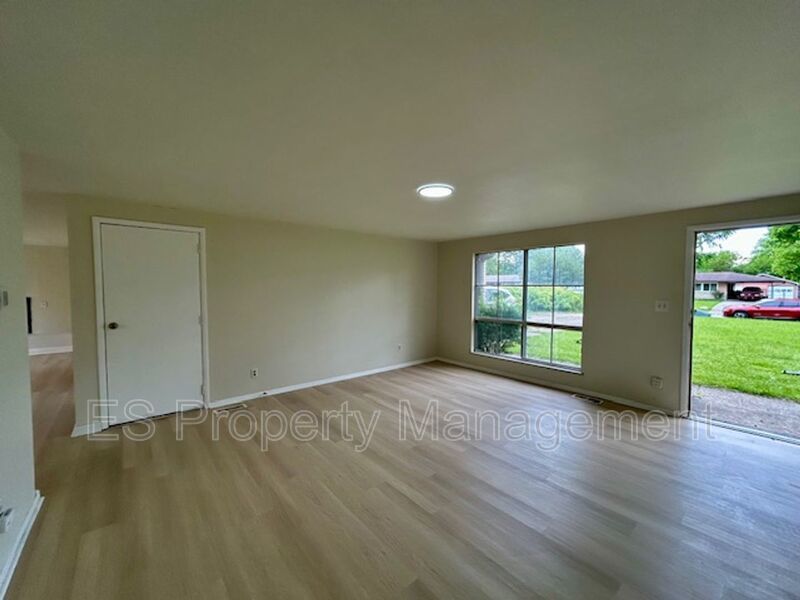 Beautifully Renovated 3 Bedroom 1.5 Bathroom with Large Yard in New Whiteland property image