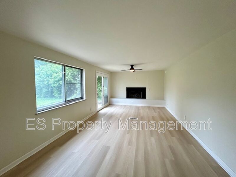 Beautifully Renovated 3 Bedroom 1.5 Bathroom with Large Yard in New Whiteland property image